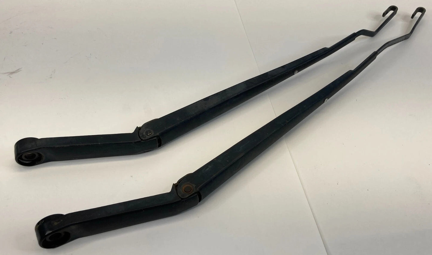 2006-2010 INFINITI QX56 FRONT RIGHT & LEFT WINDSHIELD WIPER ARM PAIR 89813-613