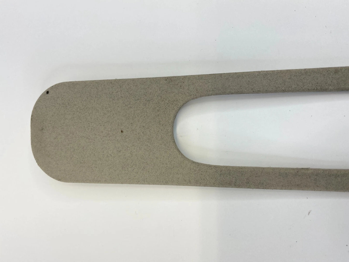 06 07 SATURN VUE FRONT LEFT SIDE B-PILLAR SEAT BELT ADJUTER TRIM COVER 10396936