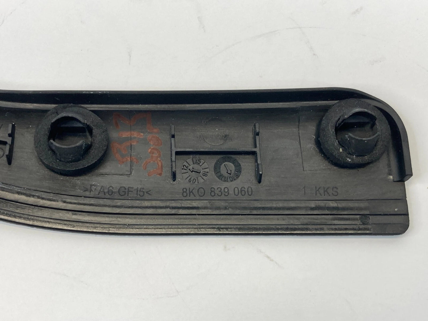 2009-2016 AUDI A4 REAR RIGHT BACK SIDE DOOR SEAL BRACKET COVER TRIM 8K0839060