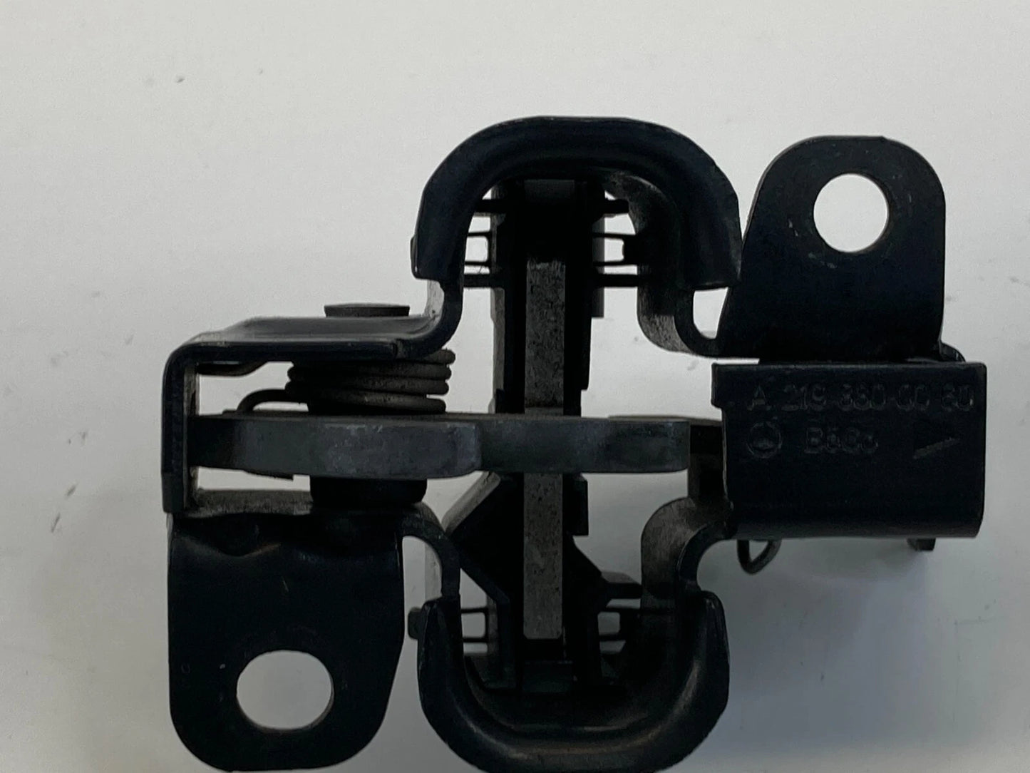 2006-2011 MERCEDES BENZ CLS500 RIGHT SIDE HOOD LOCK LATCH STRIKER 2198800060 OEM
