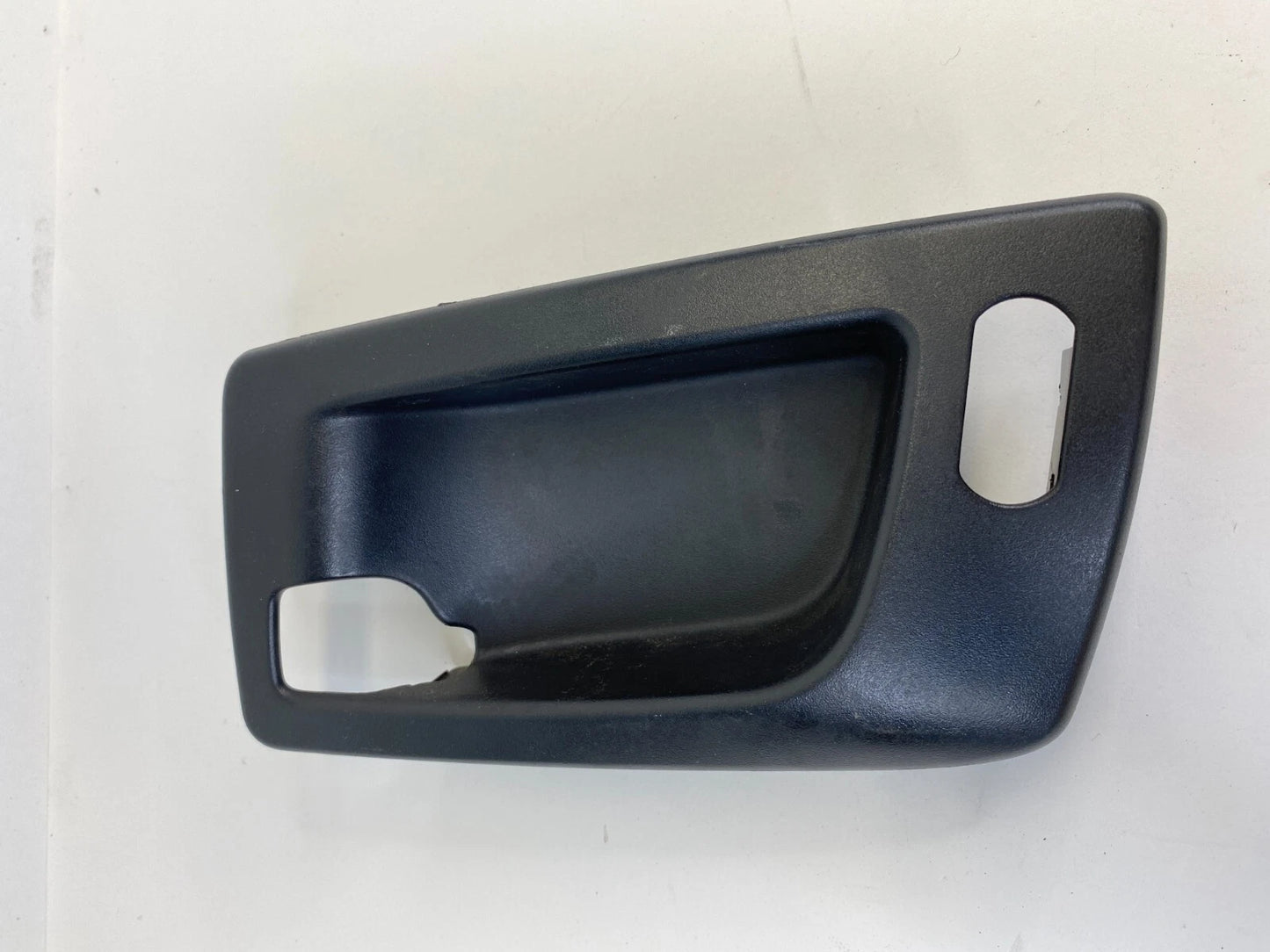 04-06 CADILLAC SRX 03-07 CTS FR LEFT DOOR INNER HANDLE BEZEL TRIM OEM 25752963