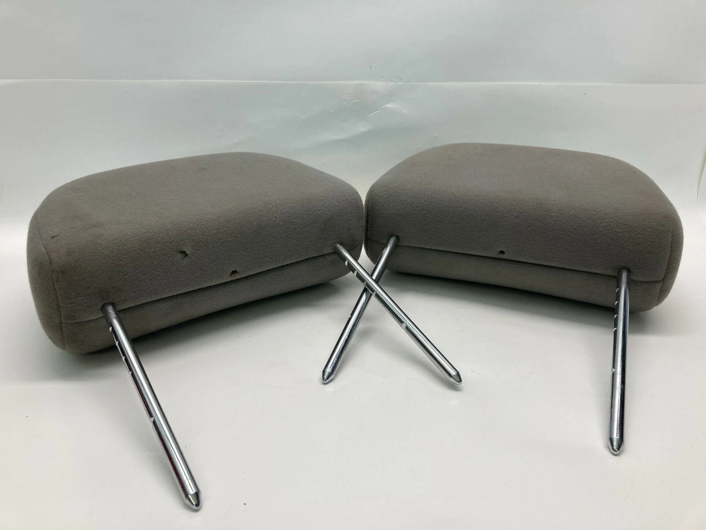 2000-2005 CHEVROLET IMPALA FRONT SEAT HEADREST LEFT & RIGHT HEAD REST CLOTH GRAY