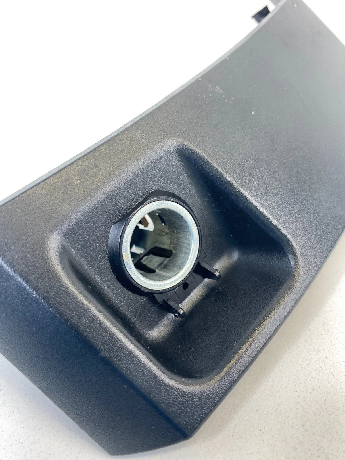 2006-2013 MERCEDES R350 REAR CENTER CONSOLE 12V POWER SOCKET TRIM OEM