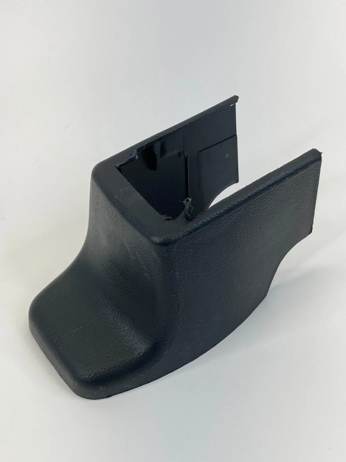 2012-2015 CHEVROLET CAPTIVA SPORT FRONT RIGHT PASSENGER SEAT TRACK END CAP COVER