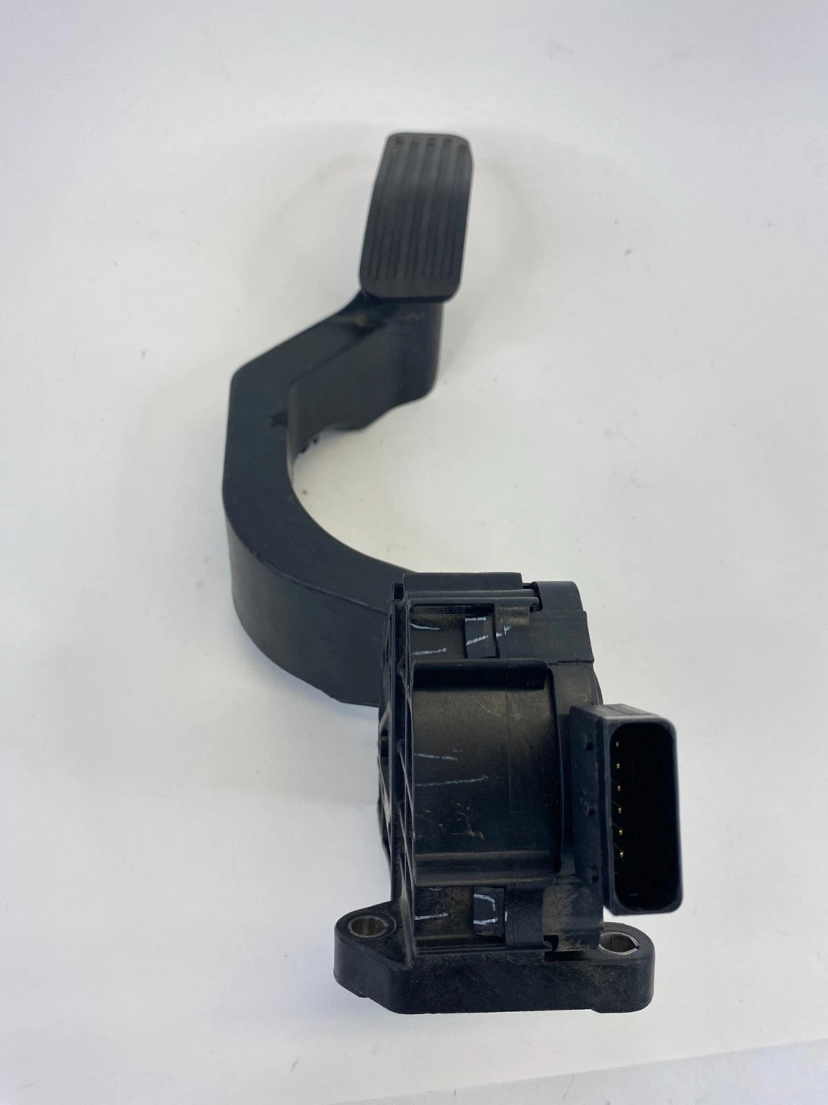 2015-2017 Chrysler 200 2.4L A/T Accelerator Gas Throttle Pedal 04581697AA OEM