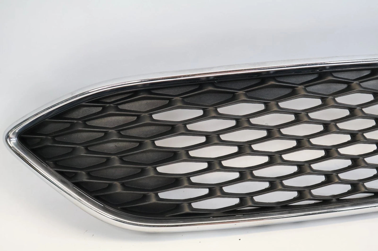 15-18 FORD FOCUS FRONT BUMPER UPPER RADIATOR GRILLE GRILL HONEYCOMB AFTERMARKET