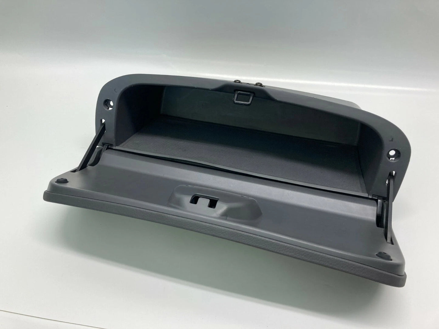 2006-2010 KIA SEDONA DASH UPPER GLOVE BOX STORAGE COMPARTMENT 4D847-35110