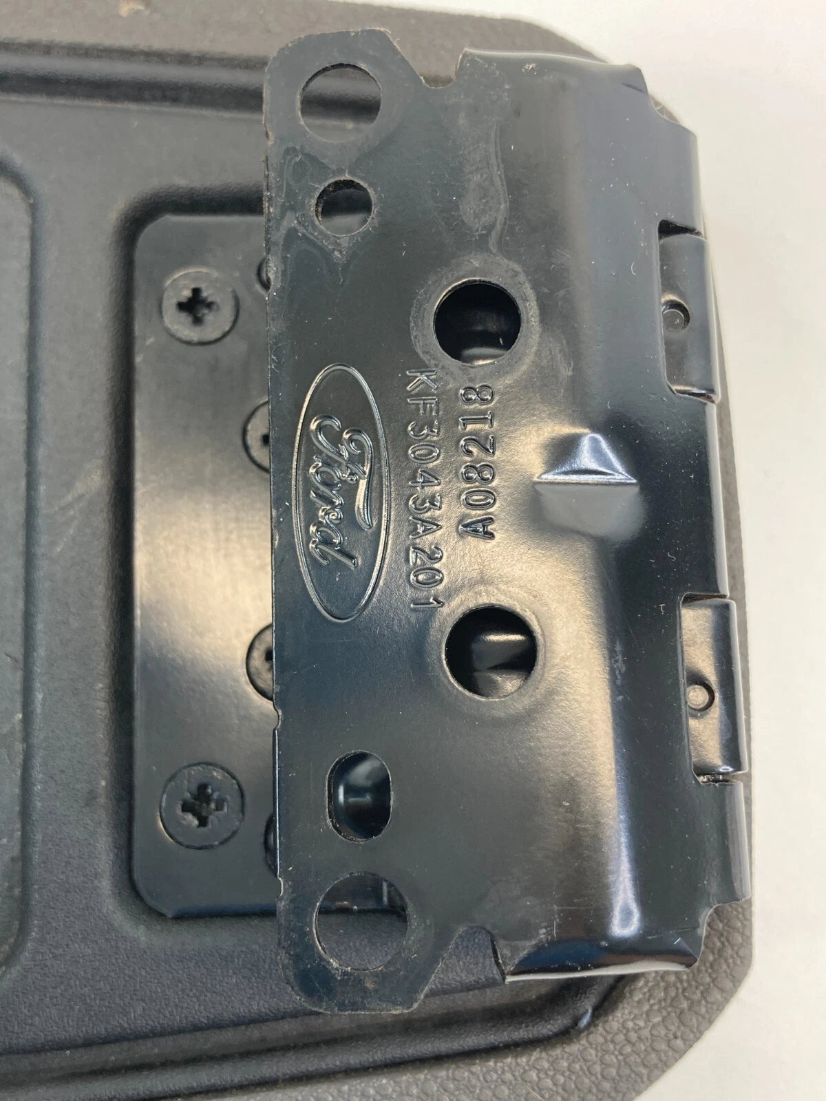 2008-2011 FORD FOCUS CENTER CONSOLE ARMREST ARM REST LID TOP COVER KF3043A201