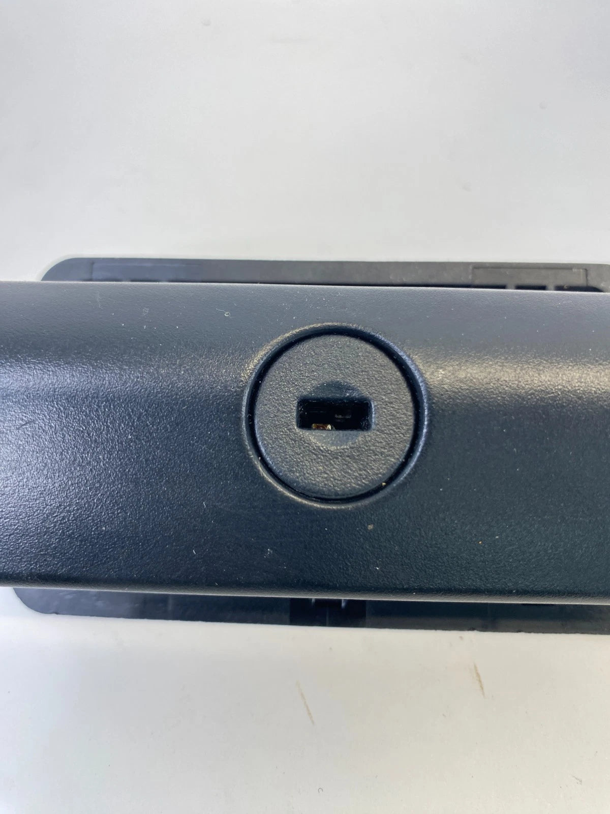 2007 2008 07 08 BMW 328XI 335XI GLOVE BOX LATCH HANDLE COMPARTMENT OEM