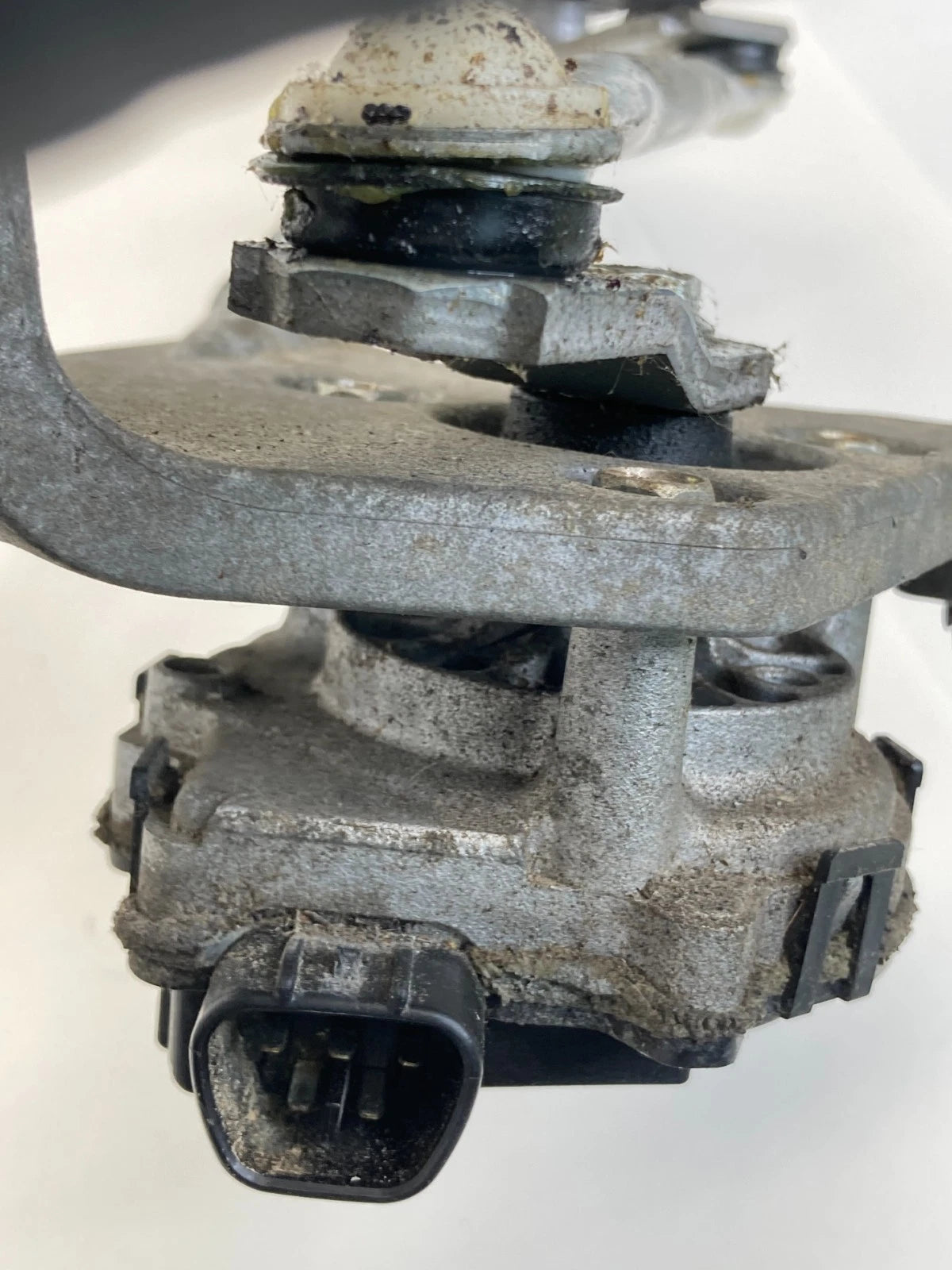 2007-2011 TOYOTA YARIS HBACK FRONT WINDSHIELD WIPER MOTOR W/ LINKAGE 85110-52510