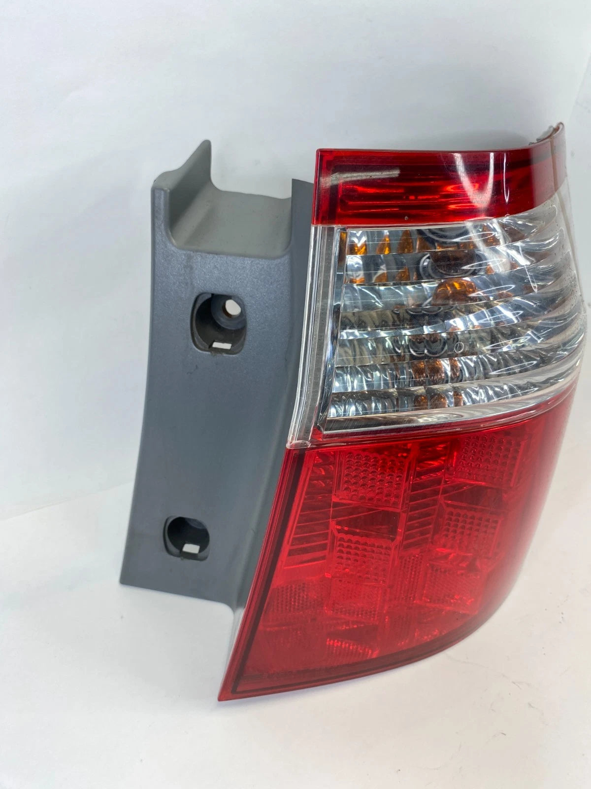 2005-2007 HONDA ODYSSEY RIGHT PASSENGER TAIL LIGHT OUTER TAIL LAMP OEM