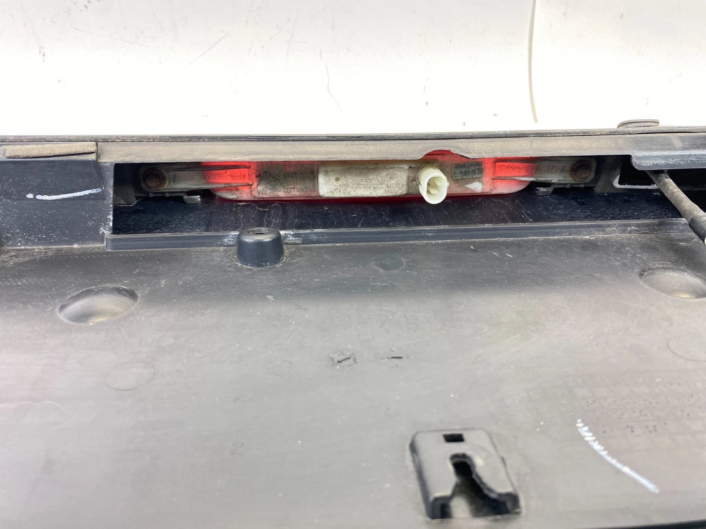 2011-2016 CHRYSLER TOWN & COUNTRY REAR TRUNK HATCH TAILGATE UPPER SPOILER WING