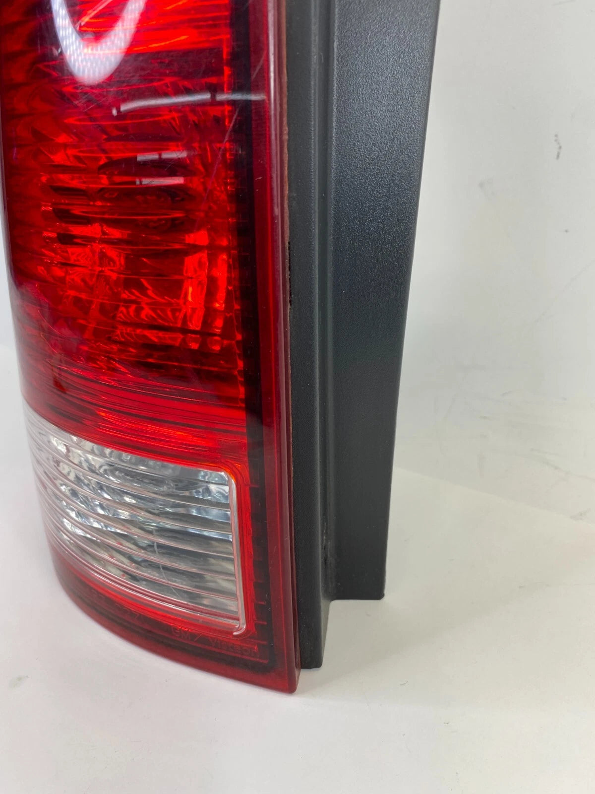 2002-2007 SATURN VUE REAR LEFT DRIVER SIDE TAIL LIGHT TAILLIGHT TAIL LAMP OEM