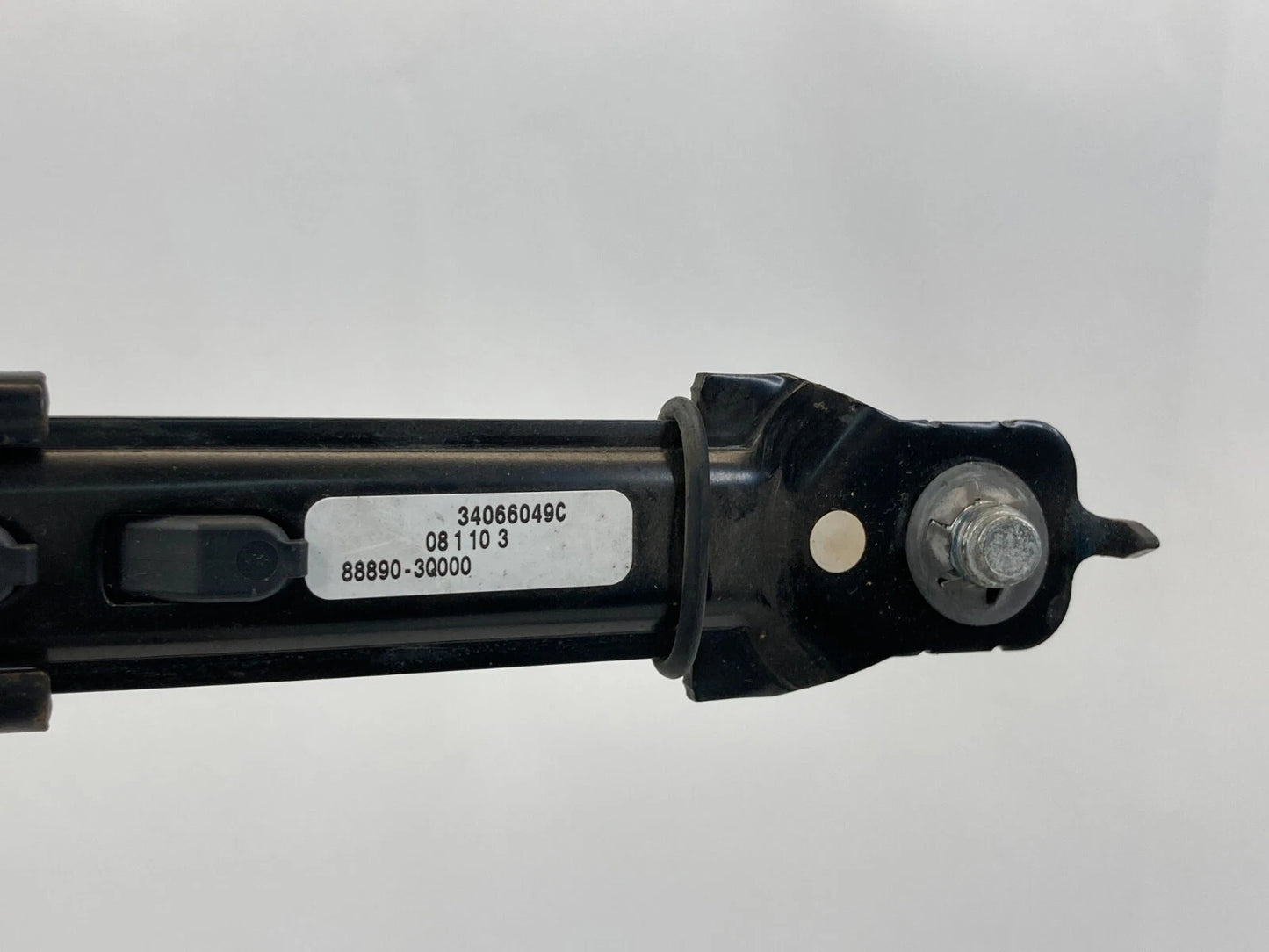 2011-2014 HYUNDAI SONATA FRONT RIGHT PASS SEAT BELT HEIGHT ADJUSTER 88890-3Q000