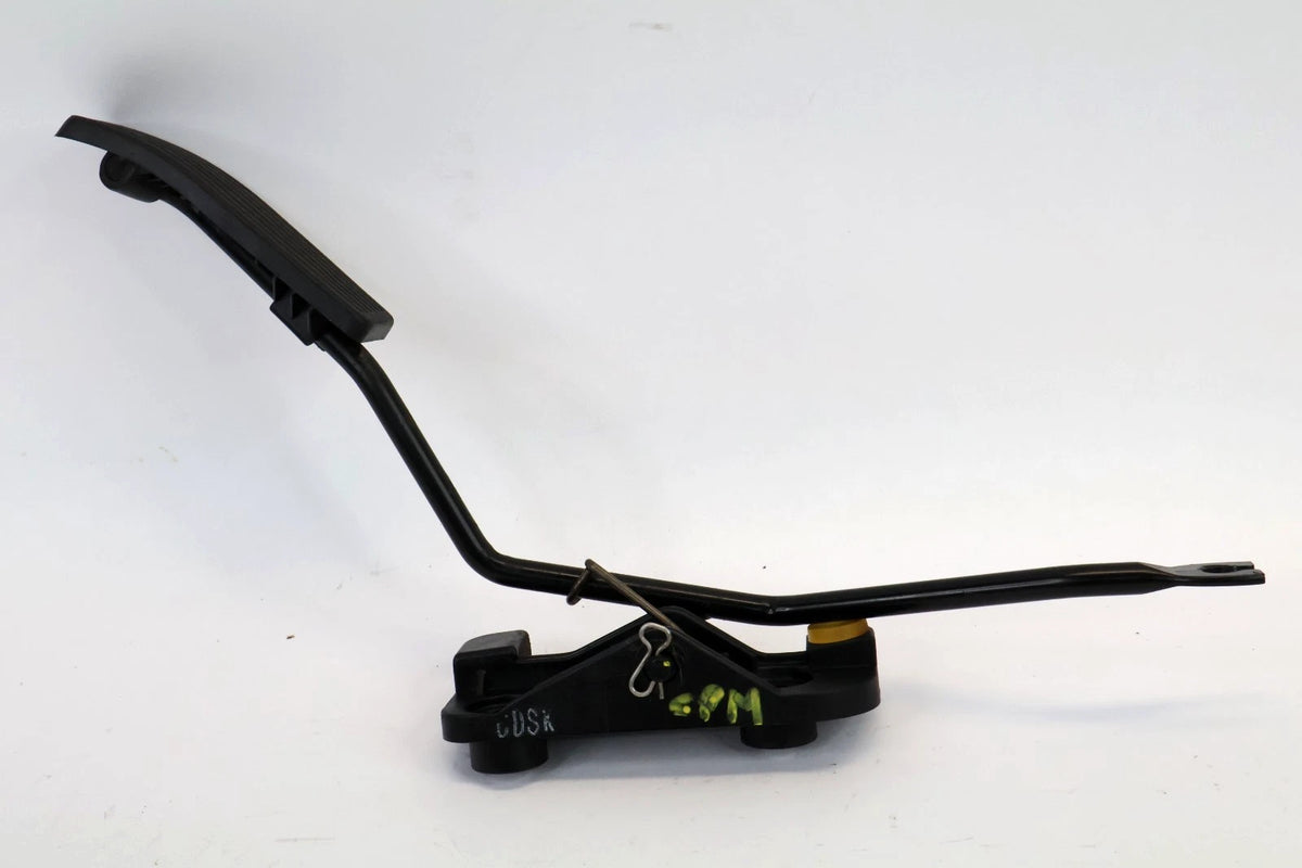 2006-2011 HYUDAI ACCENT 1.6L GAS PEDAL ACCELERATOR FUEL PUSH BRACKET ASSY OEM