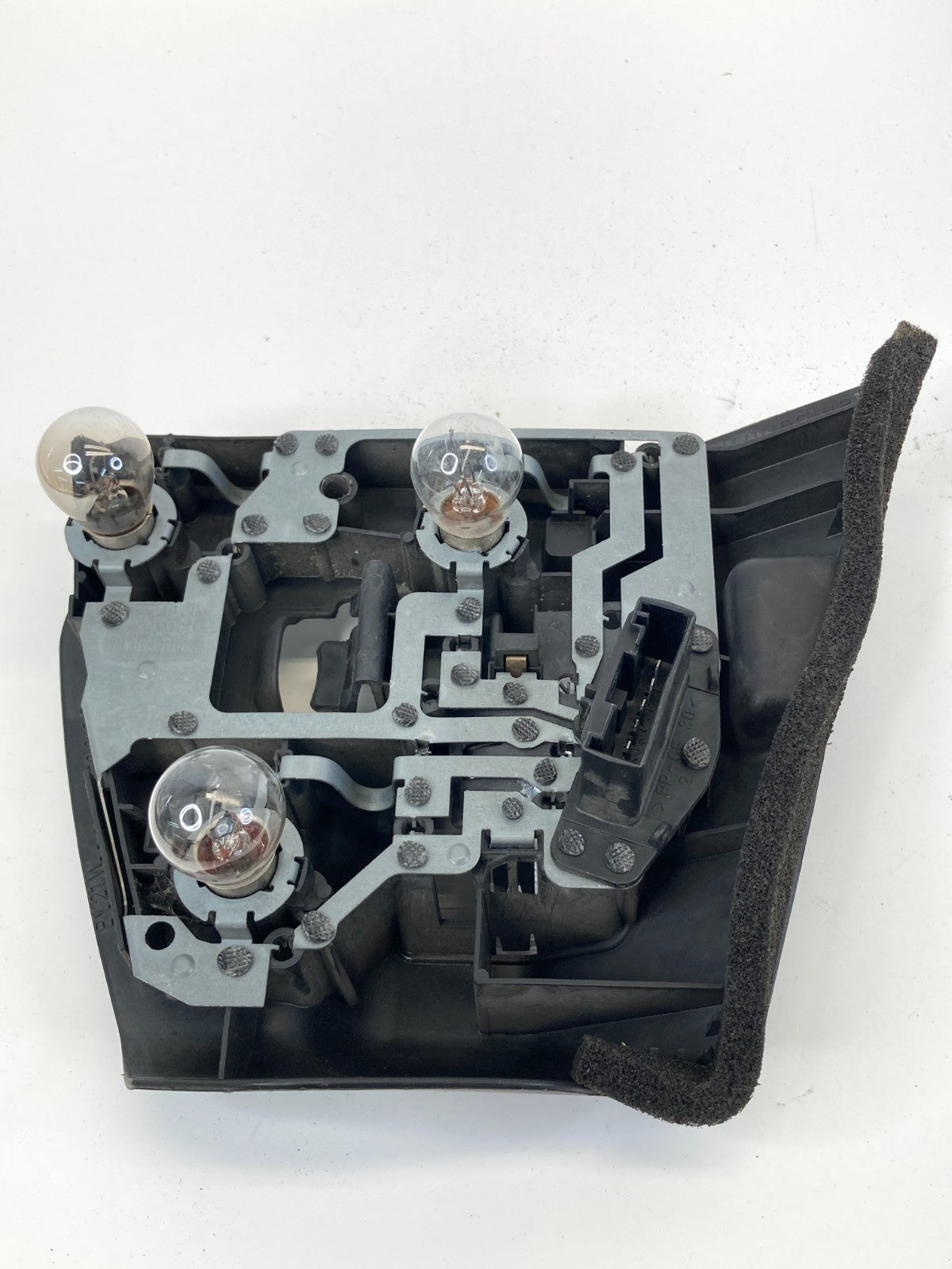 1999 2000 BMW 323i Sedan Rear Right Tail Light Carrier Bulb Holder 63218383100