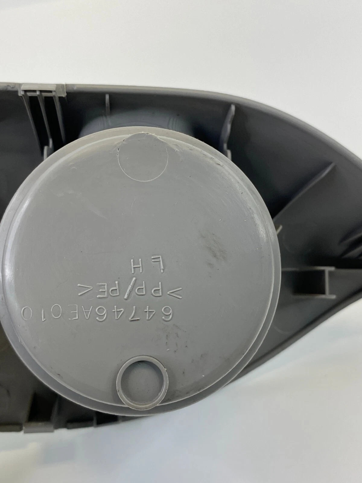 2004-2010 TOYOTA SIENNA REAR LEFT SIDE PANEL DUAL CUP HOLDER 64746-AE010 OEM