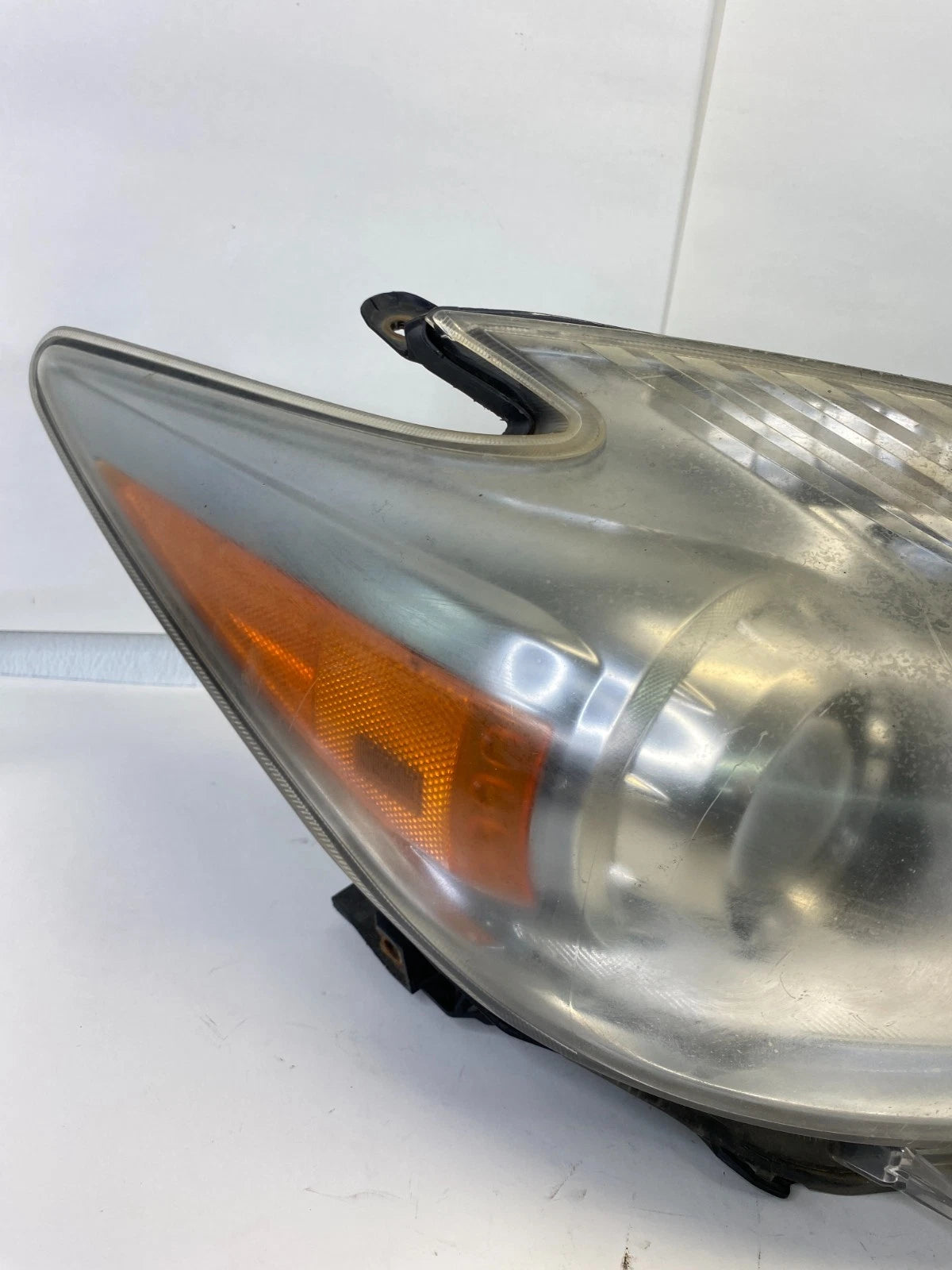2010-2011 TOYOTA PRIUS RIGHT PASSENGER SIDE HEADLIGHT HEAD LAMP ASSEMBLY OEM