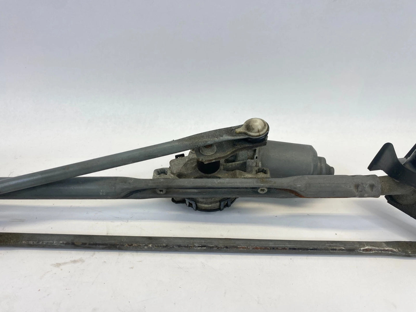 2009-2015 TOYOTA VENZA FRONT WINDSHIELD WIPER MOTOR & LINKAGE OEM 85110-0T010