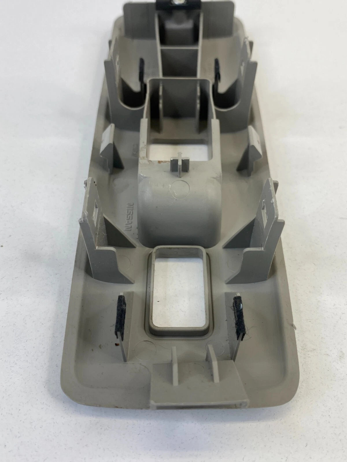 2008-2013 NISSAN ROGUE SUV 4-DR FRONT RIGHT DOOR WINDOW SWITCH BEZEL 80960-JM00A