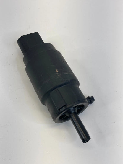 2015-2017 CHRYSLER 200 WINDSHIELD WASHER WIPER FLUID PUMP ASSEMBLY 3090358 OEM