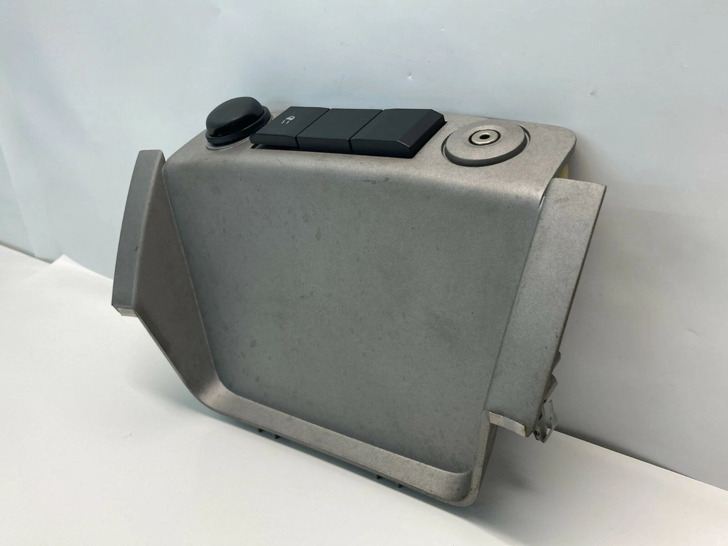 2008-2012 FORD ESCAPE DASH LIGHTER POWER OUTLET TRACTION SWITCH 8L847804608A OEM