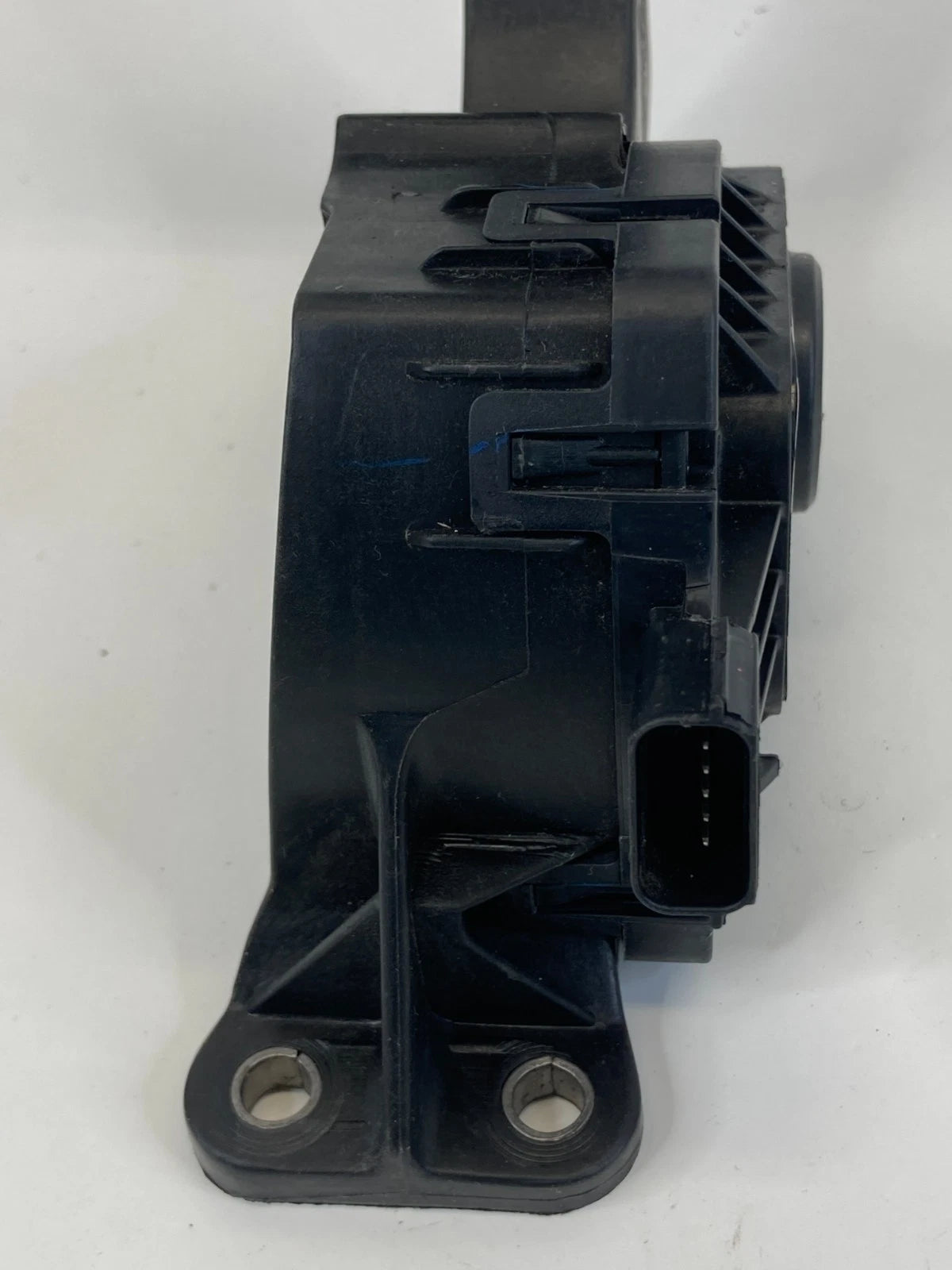 2013-2019 FORD TAURUS ACCELERATOR PEDAL GAS ASSEMBLY D1323C0498 OEM