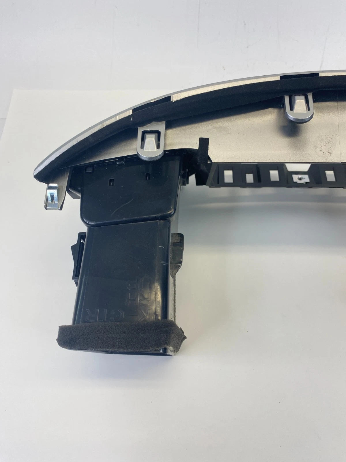 13-20 NISSAN PATHFINDER CENTER DASH RADIO BEZEL TRIM W/ AIR VENTS 682703KA0A OEM