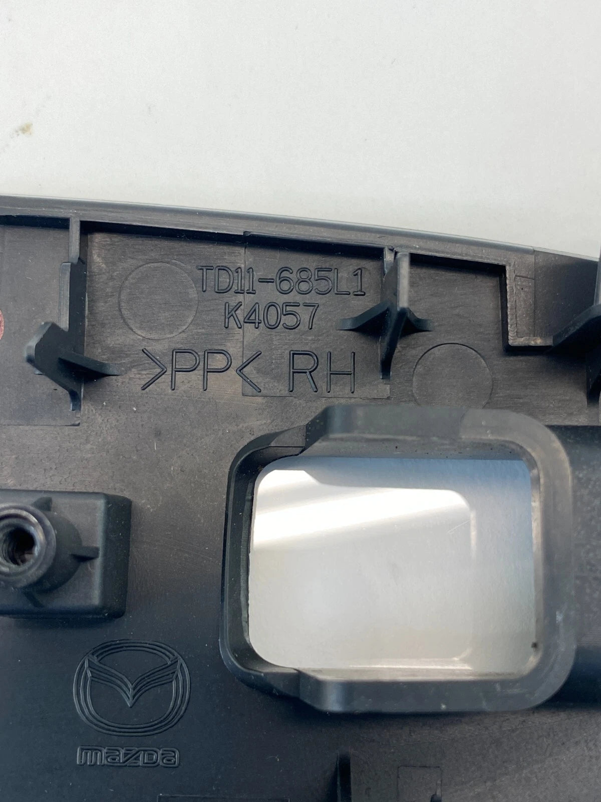 2007-2015 MAZDA CX-9 CX9 REAR RIGHT SIDE WINDOW SWITCH TRIM BEZEL TD11-685L1 OEM