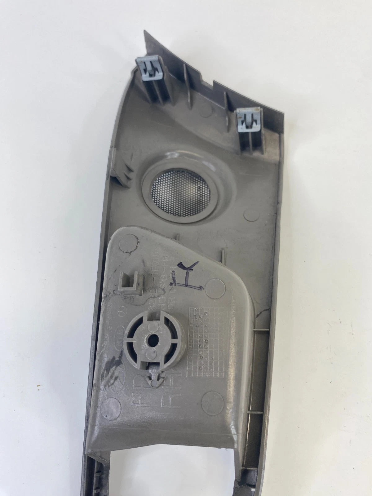 2005-2010 KIA SPORTAGE FRONT RIGHT INSIDE DOOR HANDLE TRIM BEZEL 82621-1F010