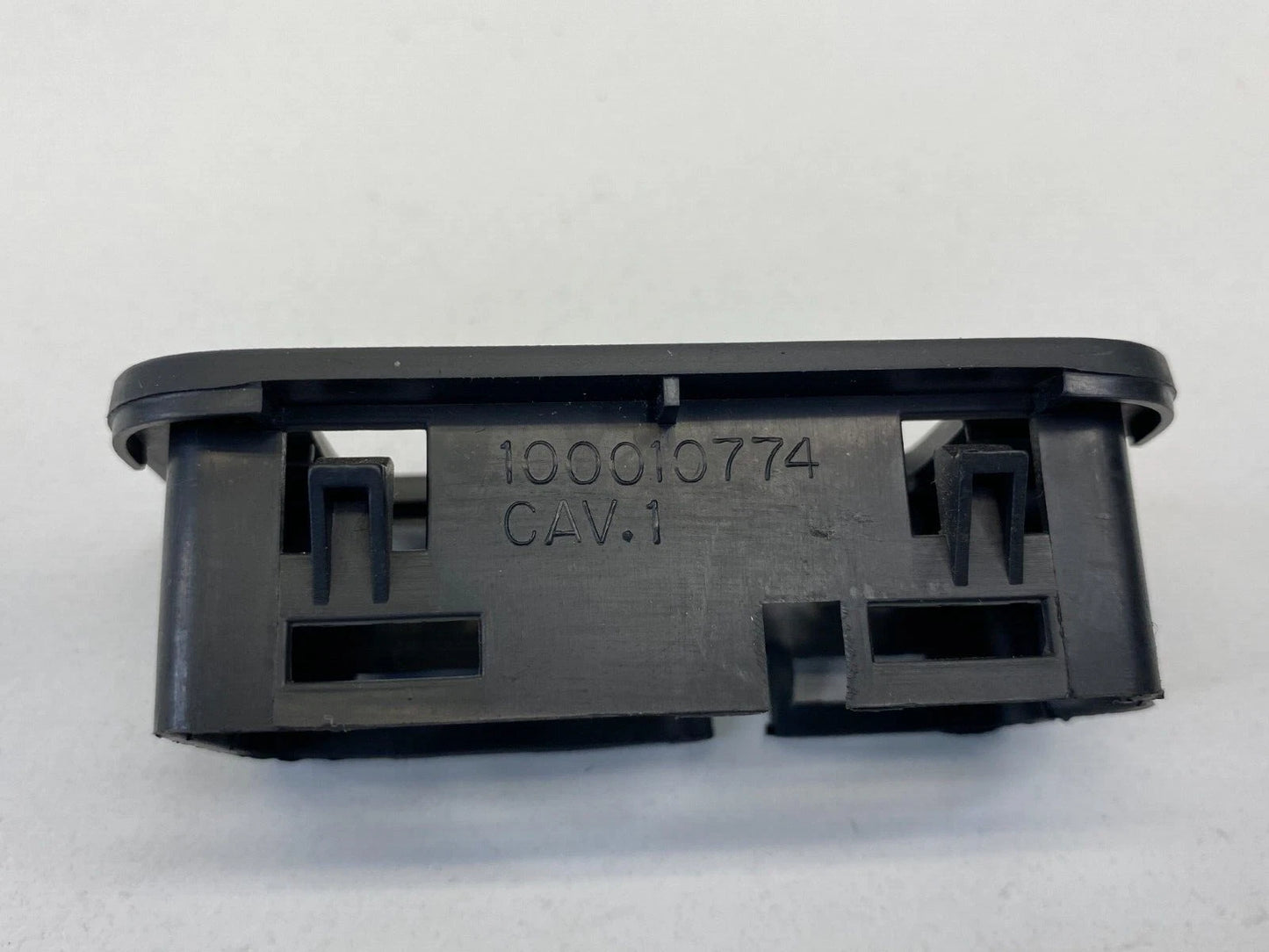 2007-2010 DODGE CHARGER RIGHT PASSENGER DOOR WINDOW SWITCH COVER BEZEL 100010774