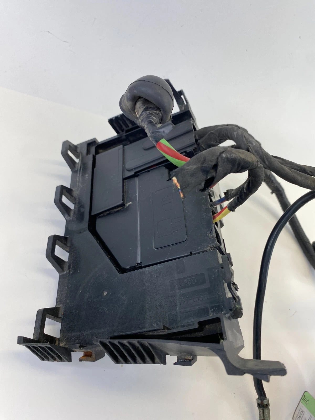 2013-2016 FORD FUSION 2.5L ENGINE FUSE RELAY BOX MOUNT BRAKET W/ POSITIVE CABLE