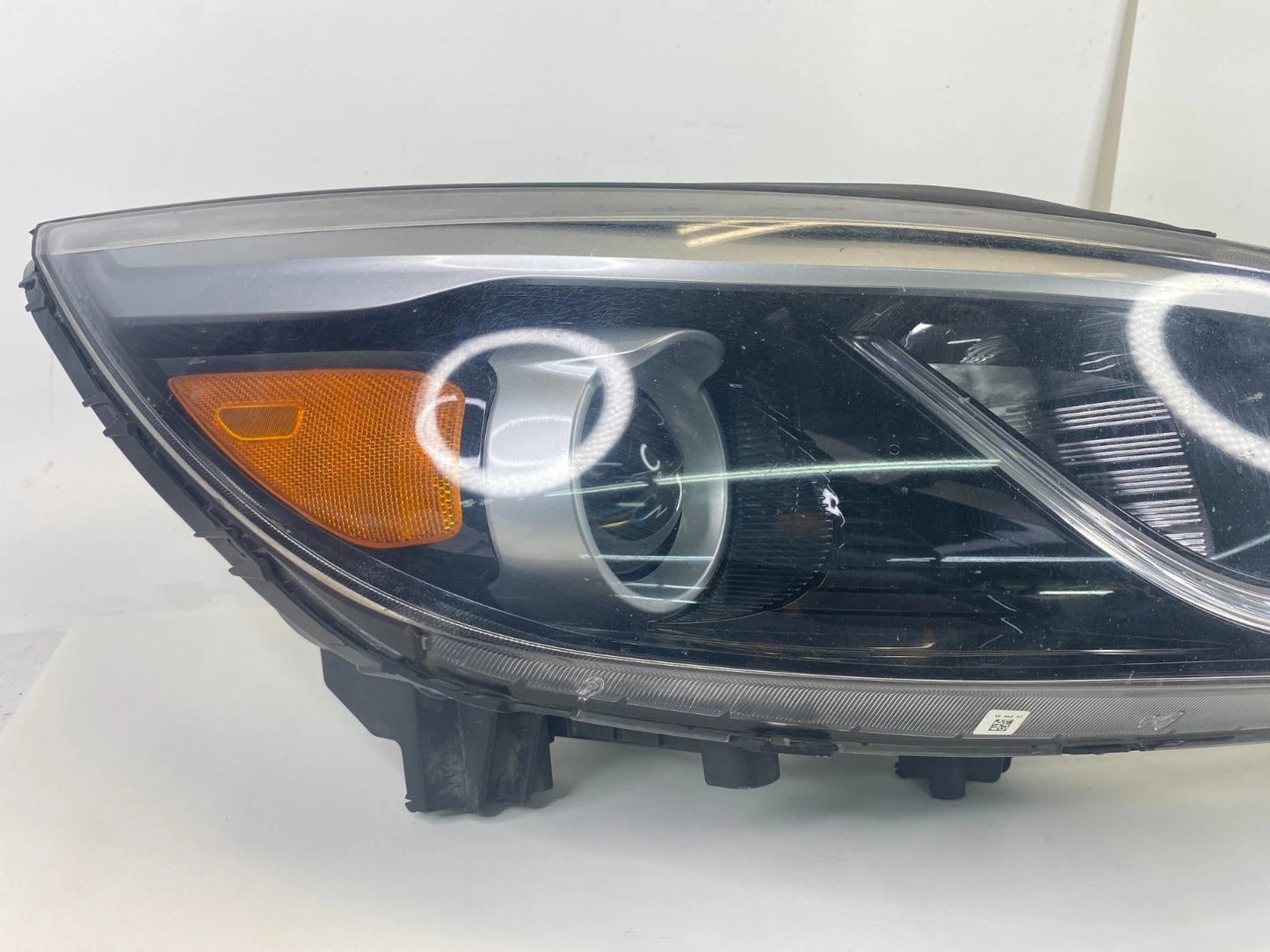 2015-2018 KIA SEDONA RIGHT PASSENGER SIDE HEADLIGHT HEADLAMP HALOGEN OEM