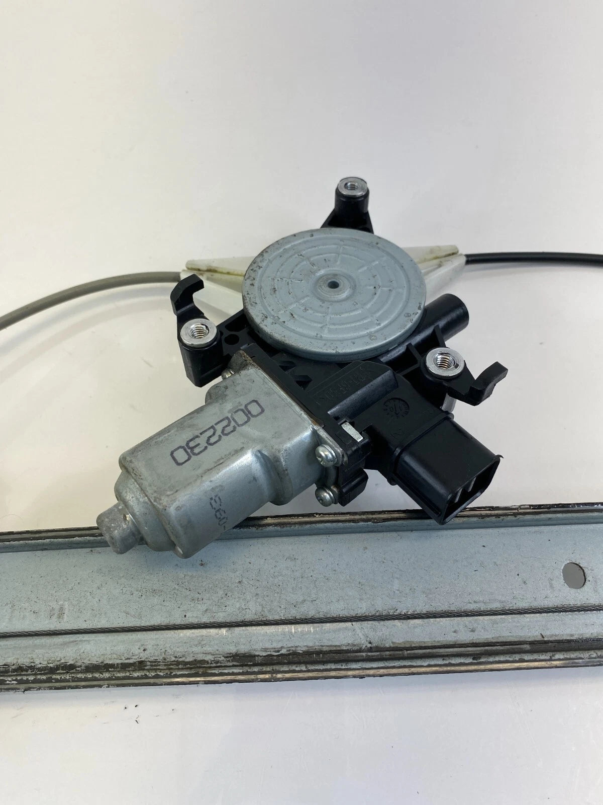 2008-2014 SUBARU IMPREZA FRONT RIGHT SIDE DOOR WINDOW REGULATOR W/ MOTOR OEM