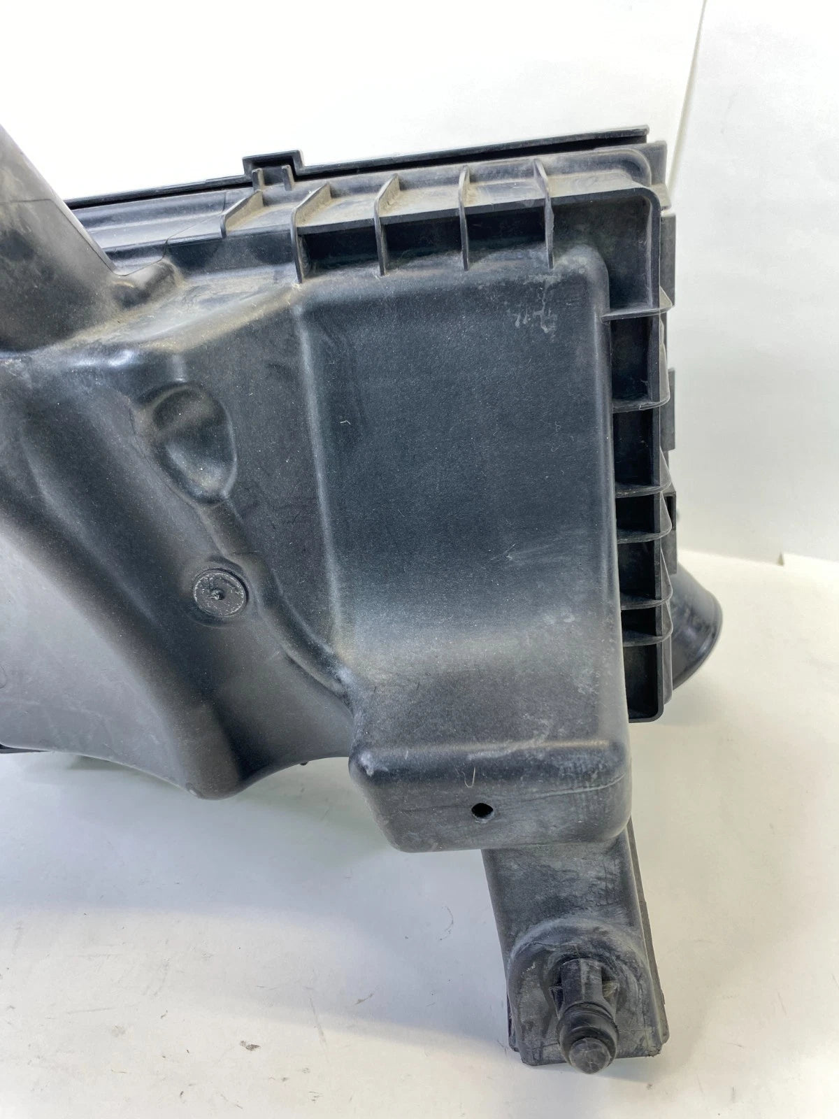 2012-2017 CHEVROLET SONIC AIR CLEANER FILTER BOX INTAKE HOUSING 95969687 OEM