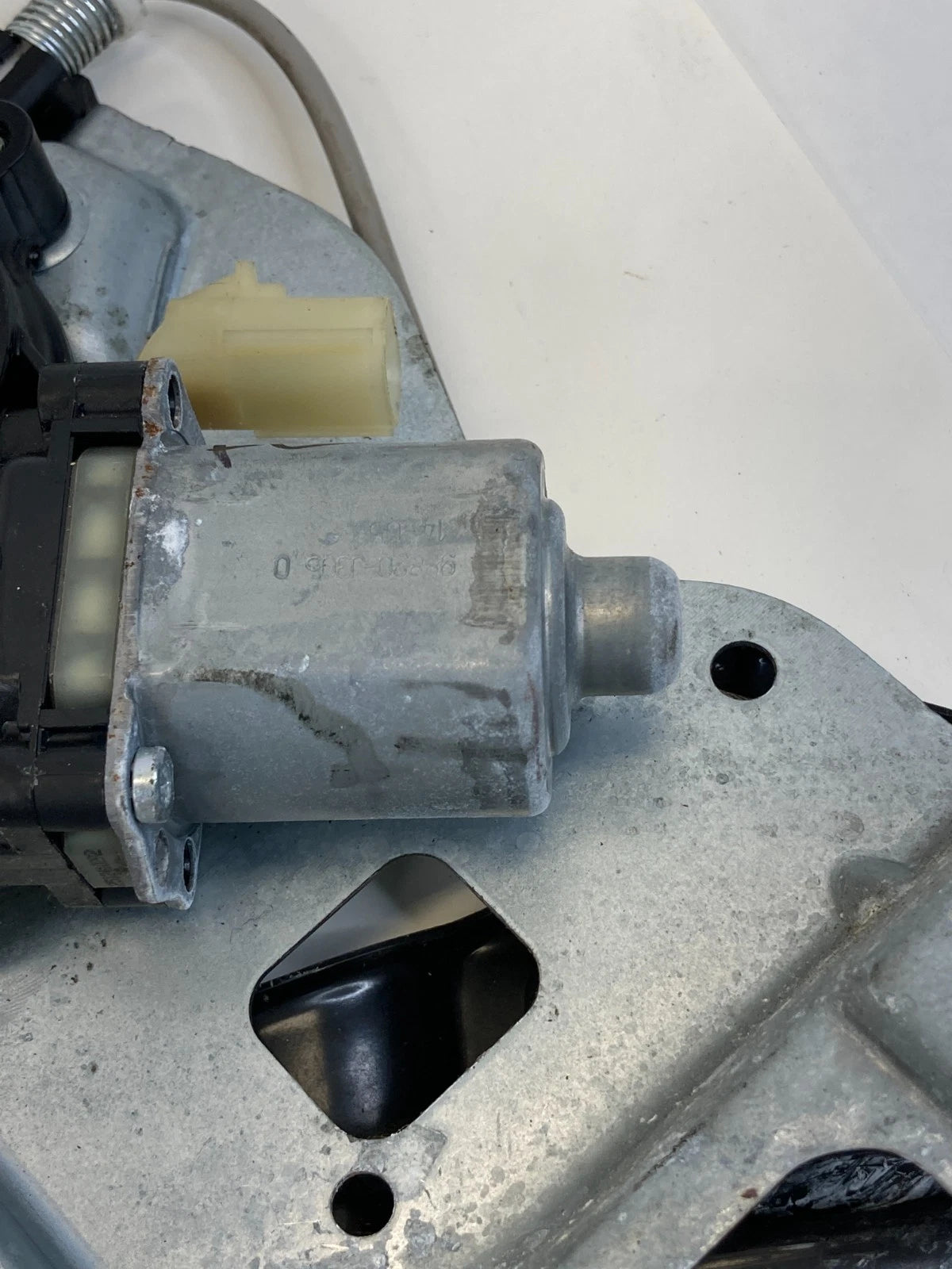 12-17 CHEVROLET EQUINOX FRONT LEFT DOOR WINDOW REGULATOR W/MOTOR 98820-J305 OEM