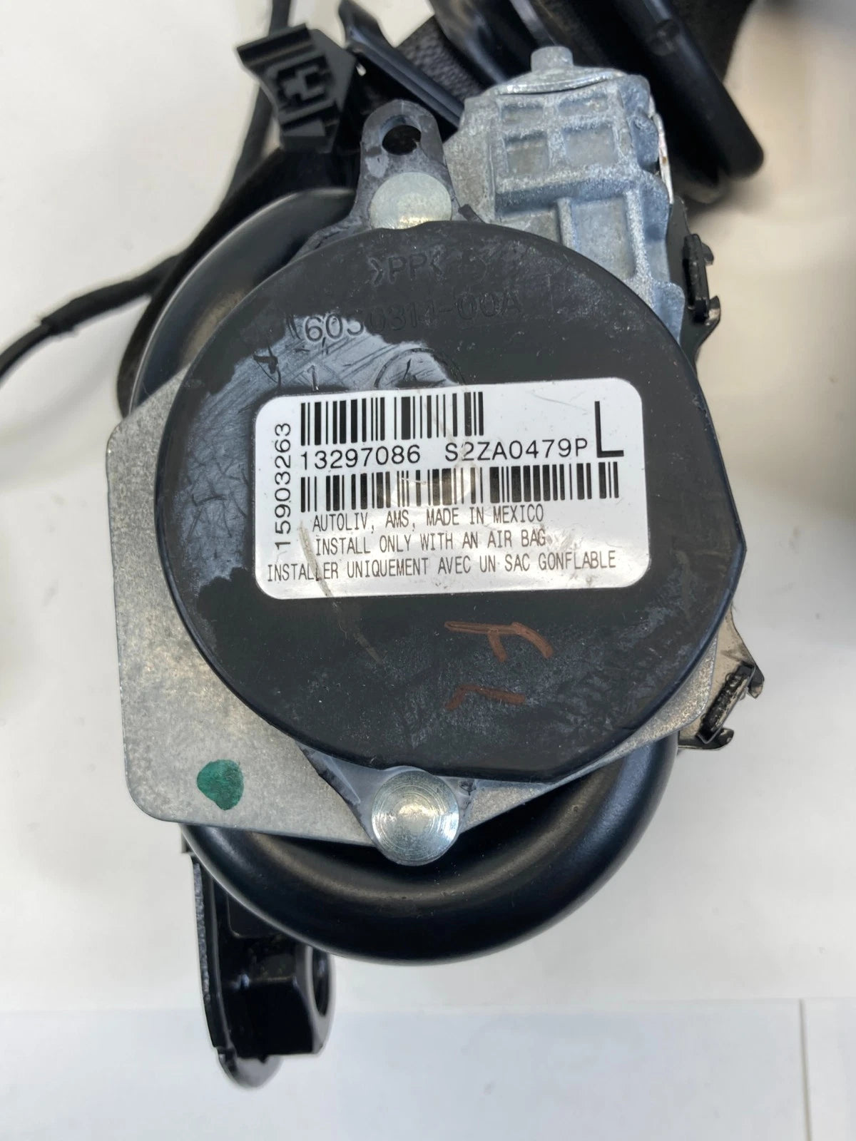 11-16 CHEVY CRUZE FRONT LEFT DRIVER SEAT BELT RETRACTOR & TENSIONER 616263700C