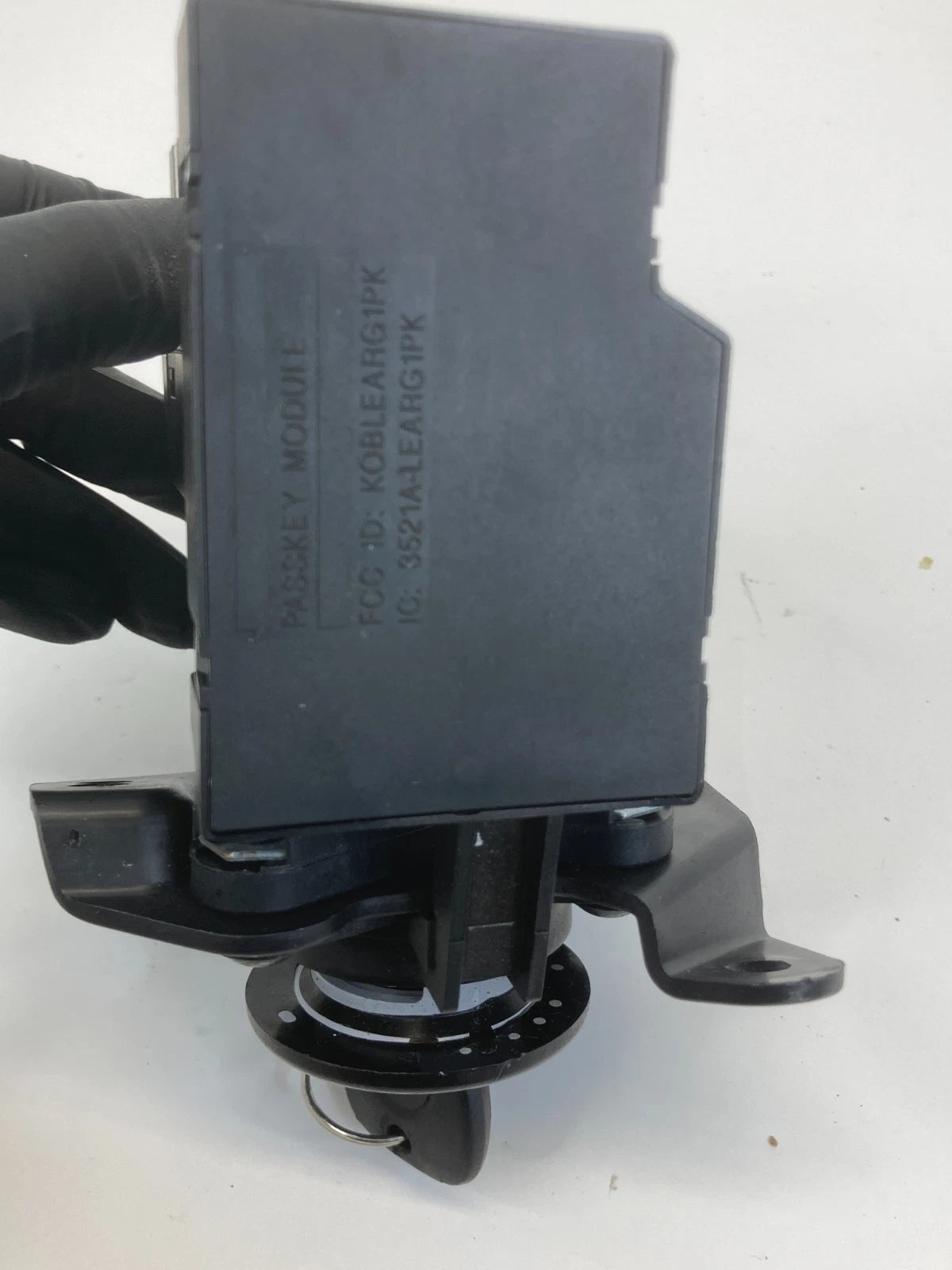 2004-2012 CHEVROLET MALIBU AUTO TRANS IGNITION SWITCH LOCK CYLINDER W/ KEY OEM