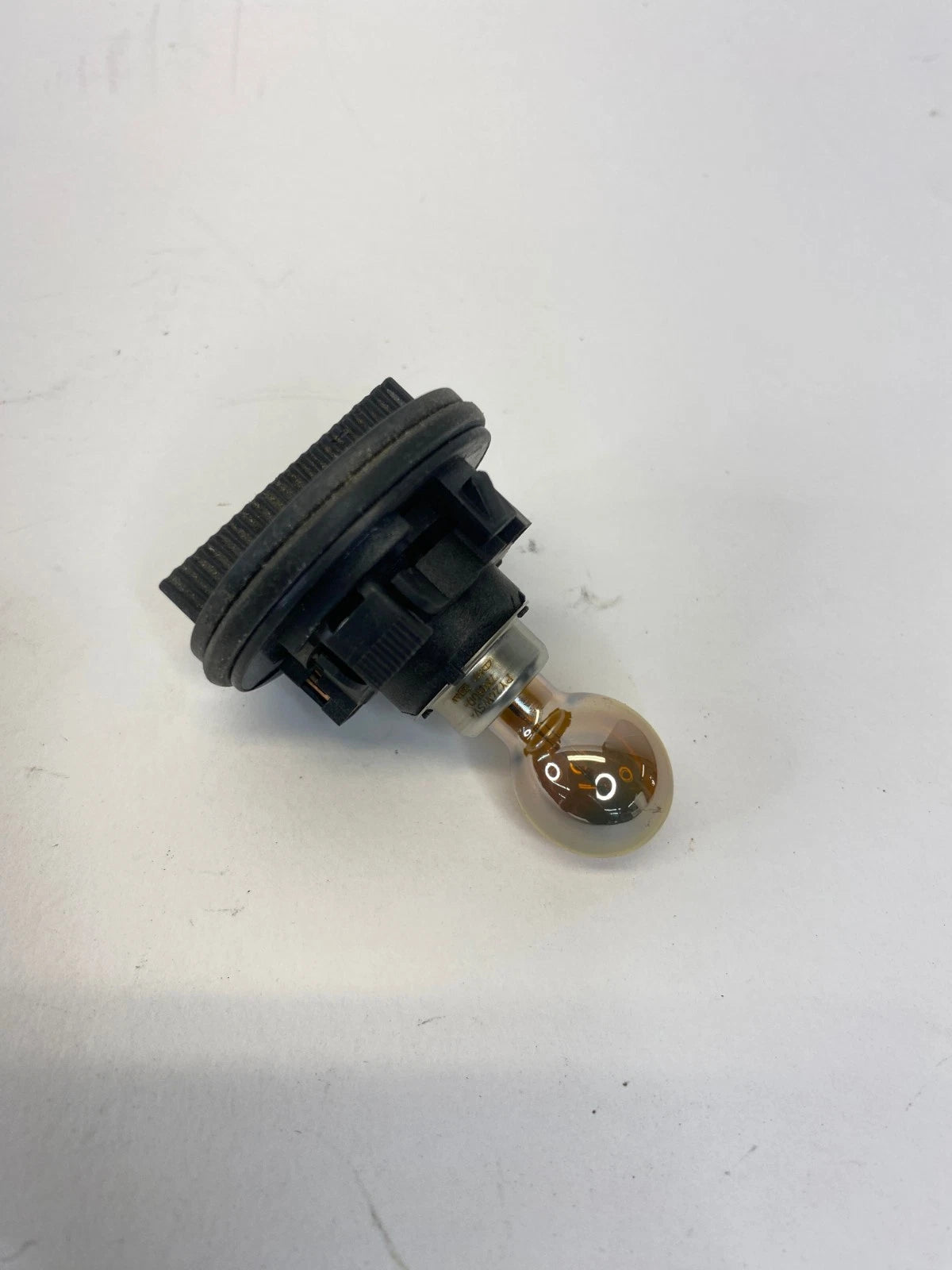 2008 BMW 335XI FRONT TURN SIGNAL LIGHT BULB WITH SOCKET HOLDER OEM 1300610092