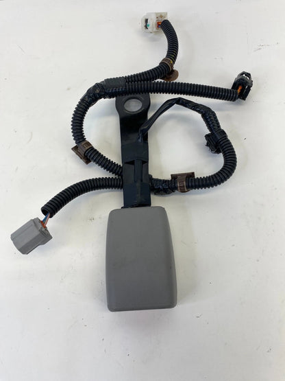 2016-2019 TOYOTA COROLLA FRONT RIGHT SEAT BELT BUCKLE END UNIT OEM FACTORY B620