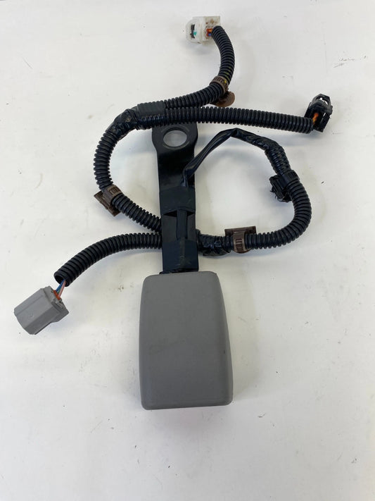 2016-2019 TOYOTA COROLLA FRONT RIGHT SEAT BELT BUCKLE END UNIT OEM FACTORY B620