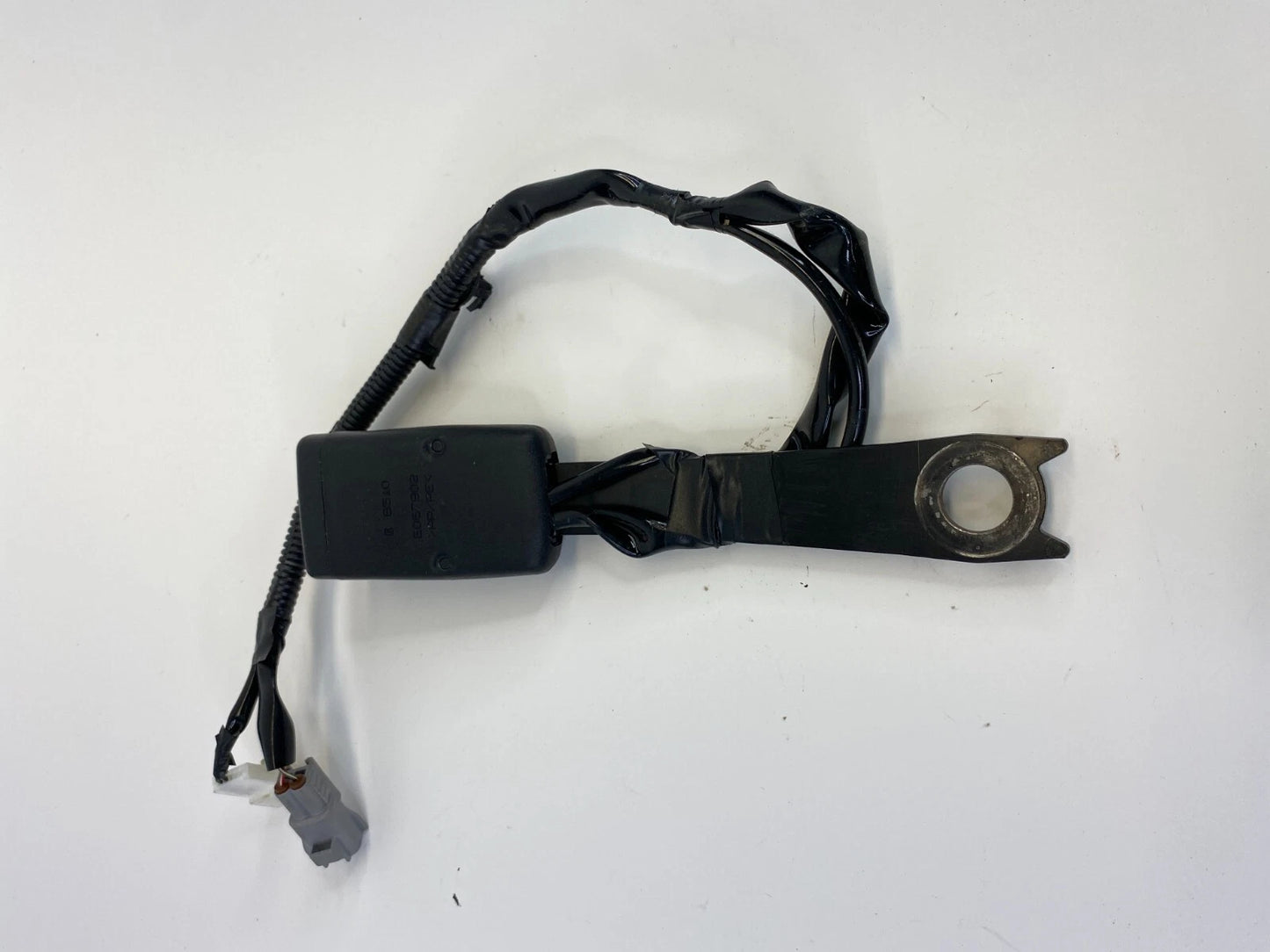 2004-2006 LEXUS RX330 FRONT RIGHT PASSENGER SEAT BELT BUCKLE OEM FACTORY E067902