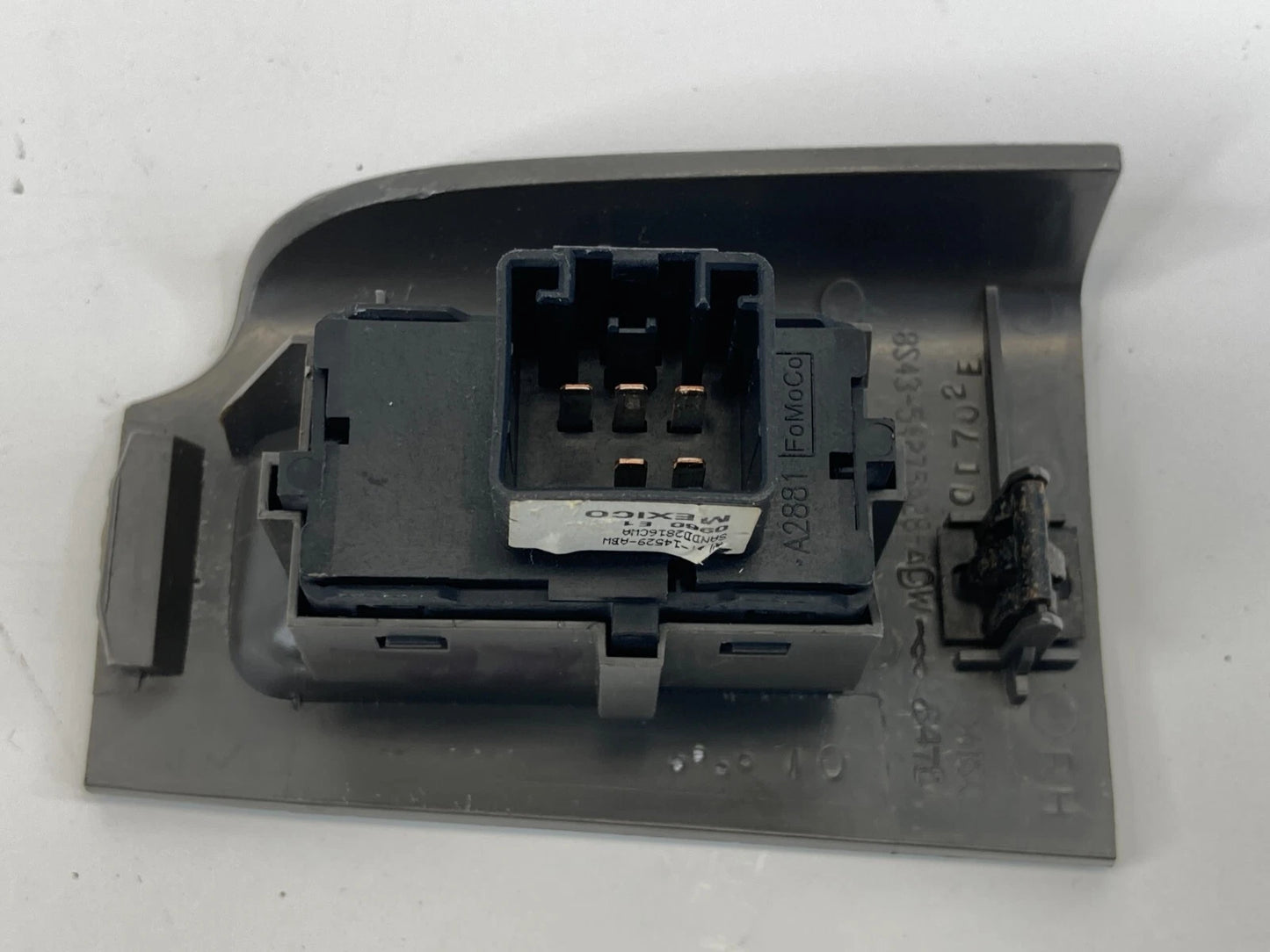 08-11 FORD FOCUS REAR RIGHT SIDE DOOR POWER WINDOW SWITCH W/ BEZEL 8S4354275A28