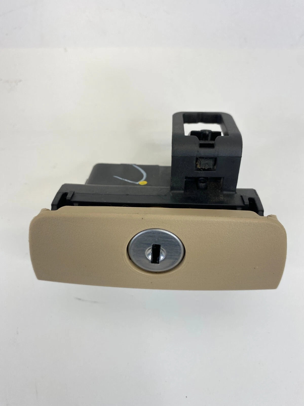 2007 2008 2009 CADILLAC SRX GLOVE BOX HANDLE LOCK LATCH 13502636 OEM