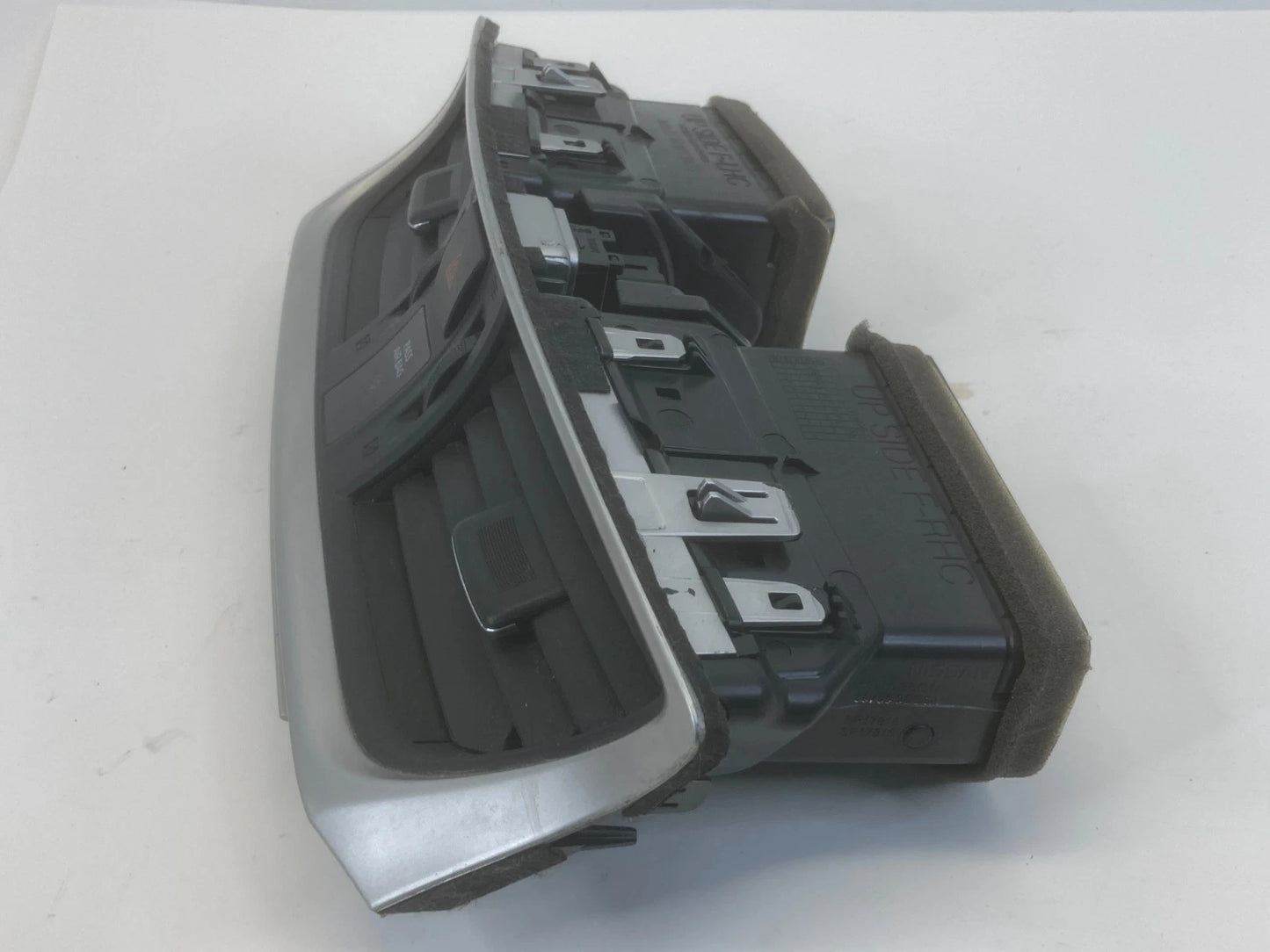 2013-2015 NISSAN SENTRA FRONT DASH BOARD AC HEATER VENT GRILLE 68750-3SG1A OEM