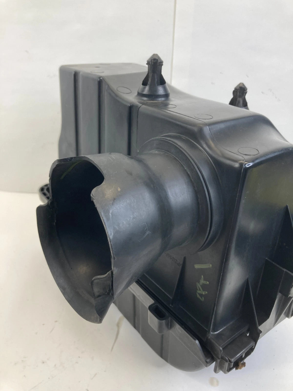 2004 2005 FORD EXPLORER AIR INTAKE CLEANER ASSEMBLY HOUSING OEM 4L24-9C662-AB