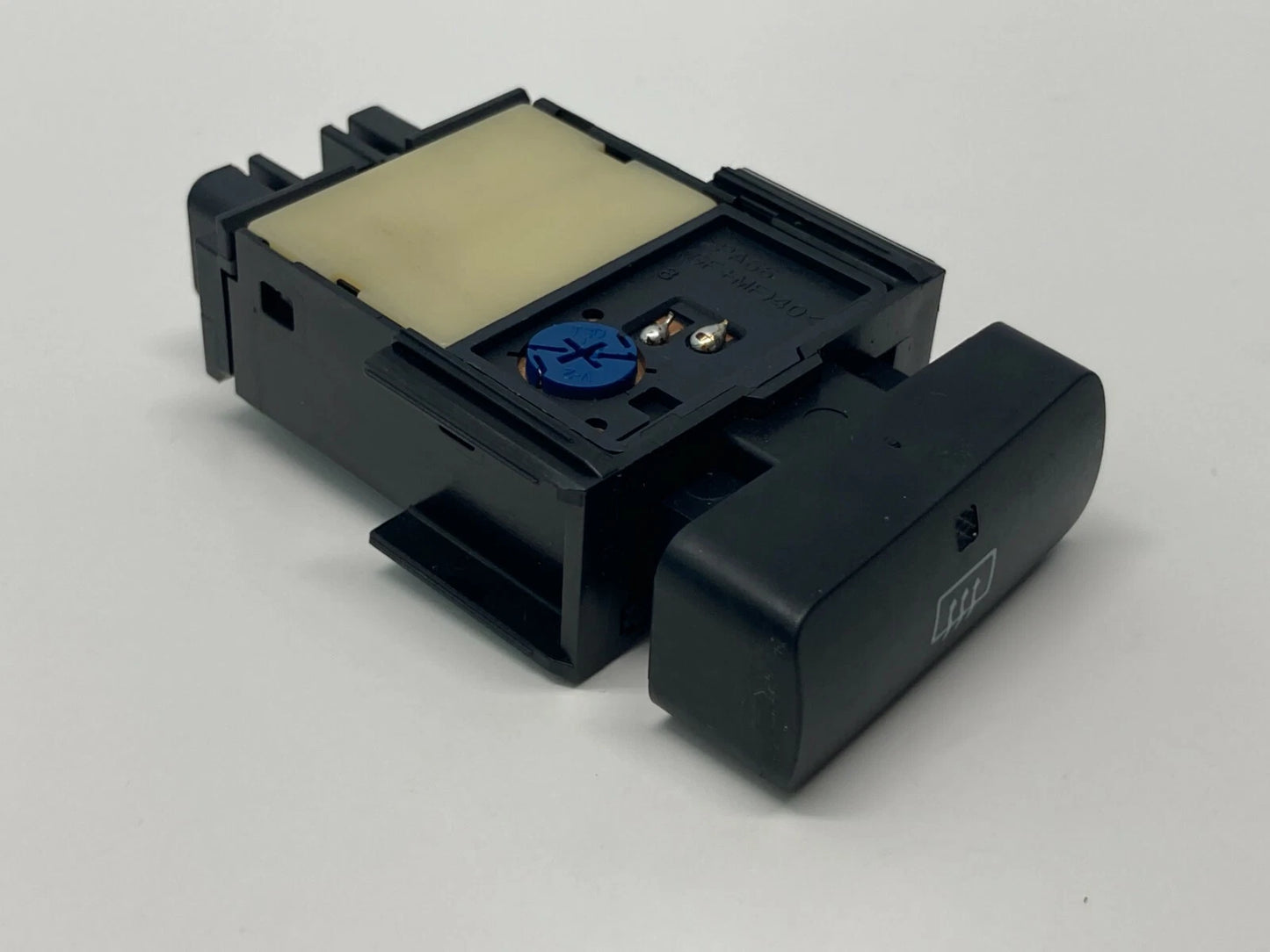 03 04 05 06 07 08 TOYOTA COROLLA REAR DEFROST SWITCH BUTTON 15A410 OEM