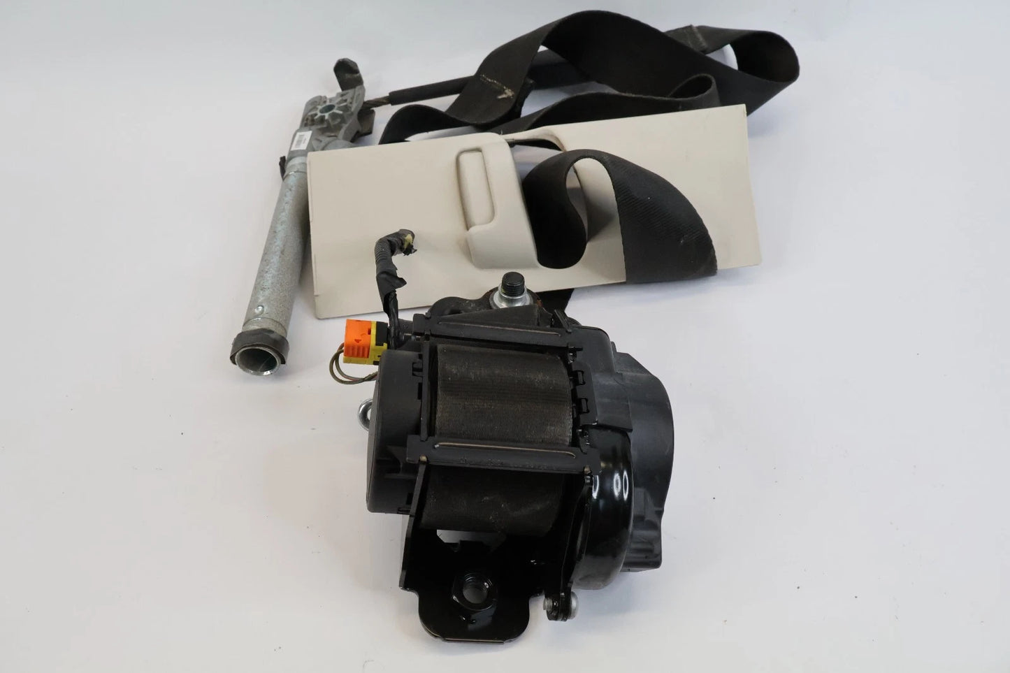 2015-2018 FORD FOCUS DRIVER LEFT SEAT BELT RETRACTOR ASSEMBLY OEM DM51-61295-DFW