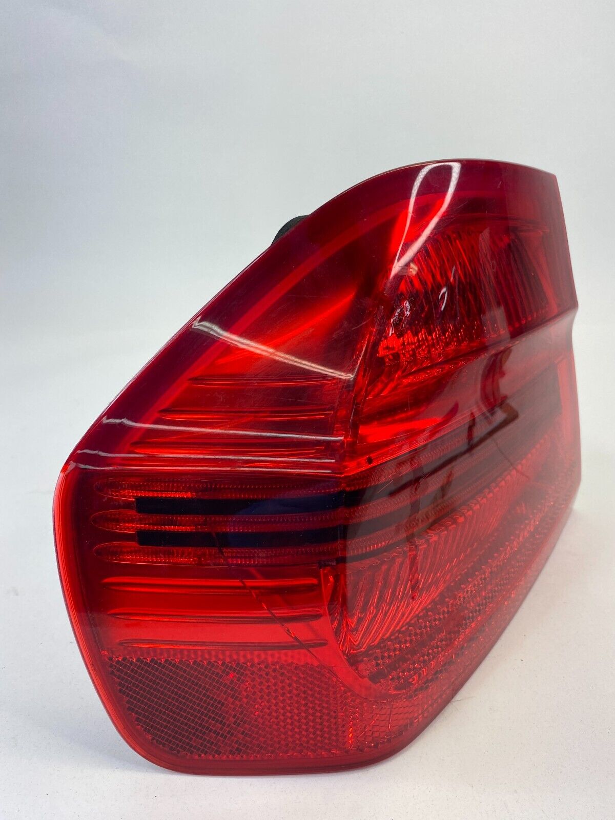 2007 2008 BMW 328i Sedan Left Side Tail Light Taillight Tail Lamp Outer I090028