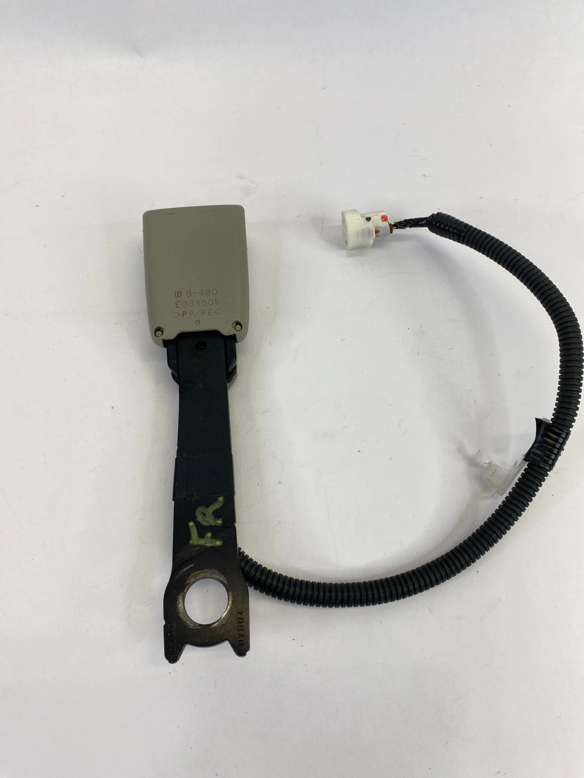 2010-2014 TOYOTA PRIUS FRONT RIGHT PASSENGER SIDE SEAT BELT BUCKLE OEM E034501